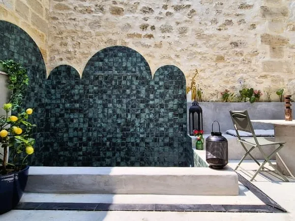 Maison de village rénovée avec cour, terrasse et garage