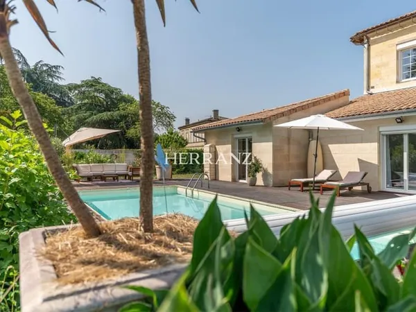 Villa de 270 m2 à Izon