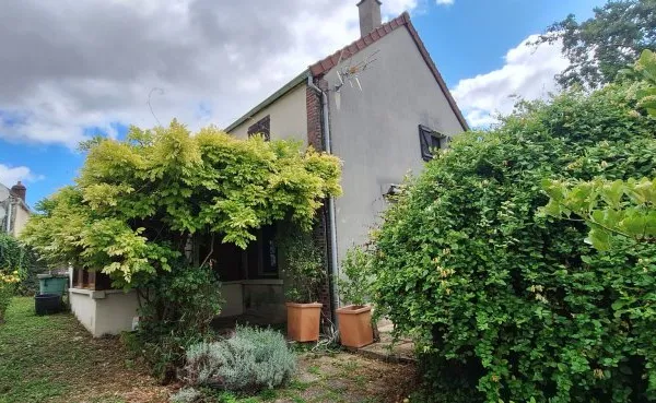 A ORMOY MAISON DE 91M2 ENVIRON,TROIS CHAMBRES SUR UN TERRAIN