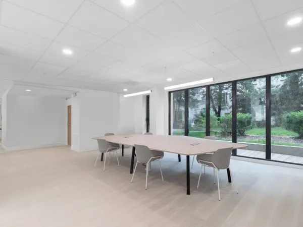 Bureau 60 m²
