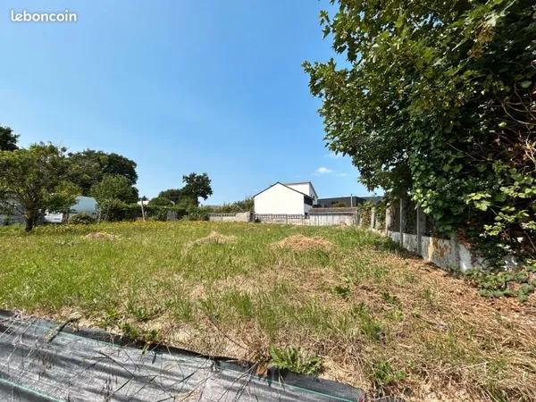 Terrain Constructible (512 m²) - Quartier La Ménouriais - 210 000