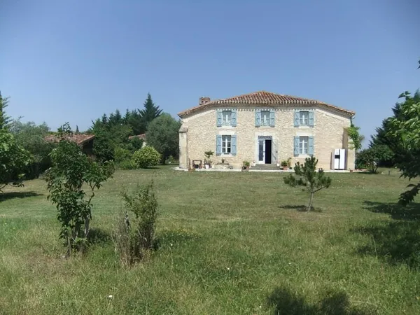 Belle gasconne avec vue sur les Pyrénées et avec piscine