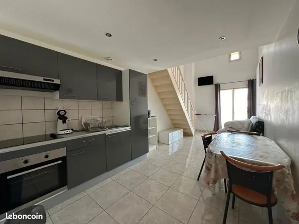 Grand studio mezzanine pour Entreprise locale