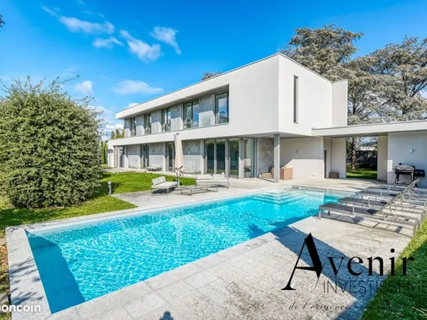 Villa 6 pièces 320 m²