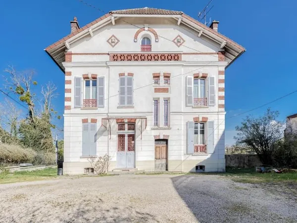 Maison de Maître au coeur de Meaux + Dépendances