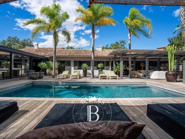 GASSIN - VILLA 5 CHAMBRES - PISCINE