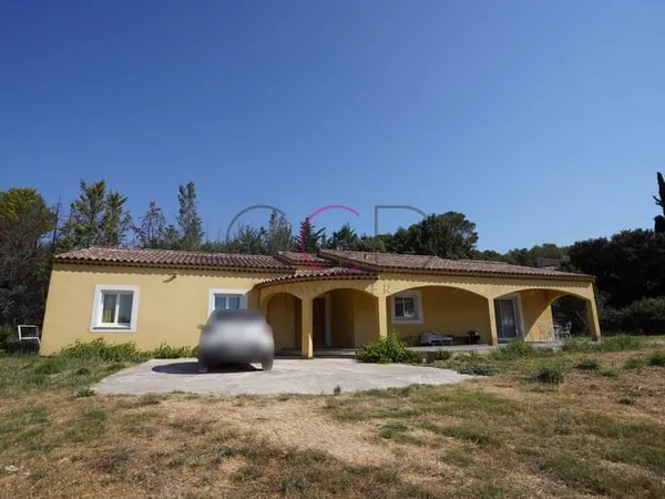 VENTABREN Maison récente sur les hauteurs avec vue dégagée