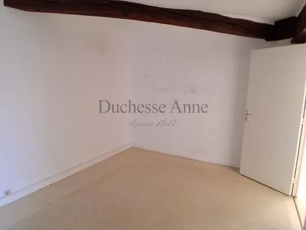 Bureau 60 m²