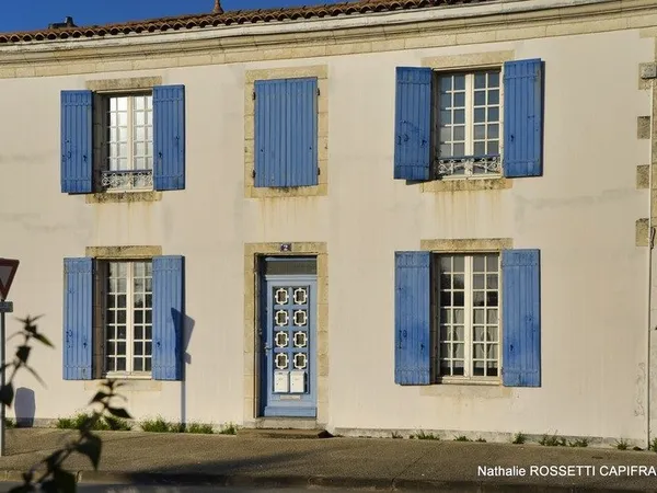 Maison à vendre SURGERES même (17) 160 m² habitable-terrain de 712 m²