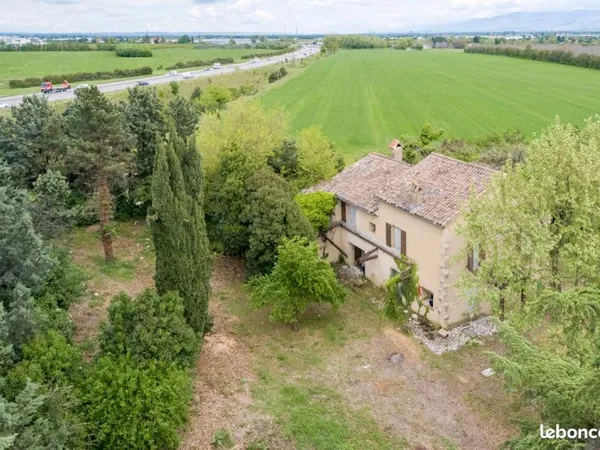 Maison à rénover avec grand terrain à Valence
