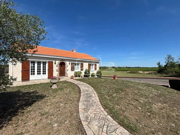 Maison proche du bourg de 6 pièce(s) 110 m2 - LA VARENNE