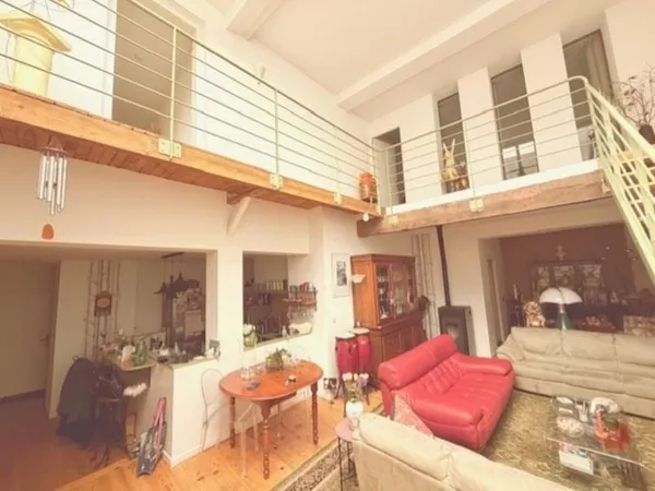 Marciac (32): élégante Maison en pierre, singulière, 170m2 Sans Travaux 4 chambres, salon cathedrale
