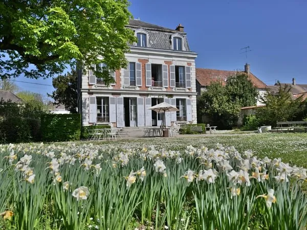 Exclusivité Expertimo Maison de caractére offrant élégance