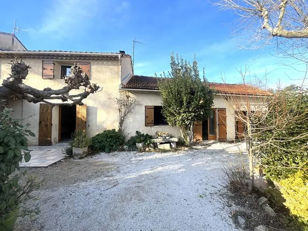 A VENDRE SARRIANS - EXCLUSIVITE - MAISON AVEC JARDIN , ANNEXES ET GARAGE