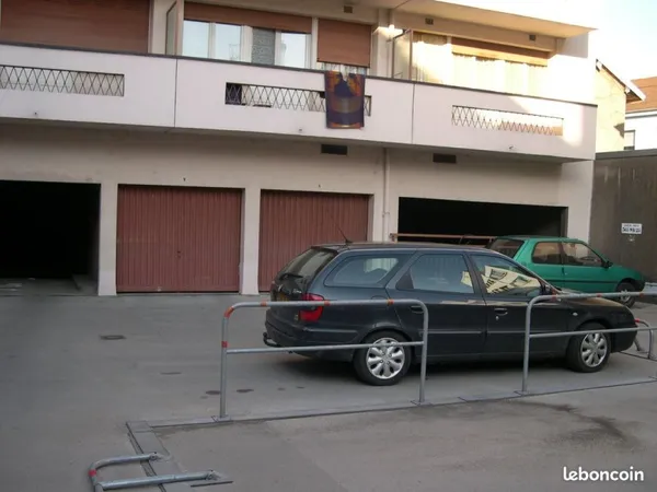 Garage Aux Chaprais, rue de la Liberté, Rue de la Cassotte, proximité place Flore
