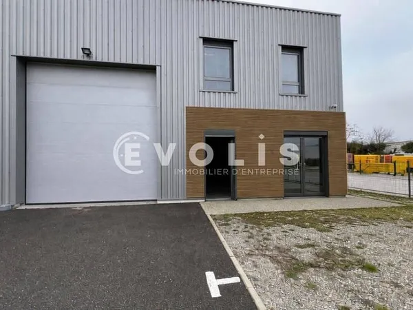 Local d'activité 329 m²