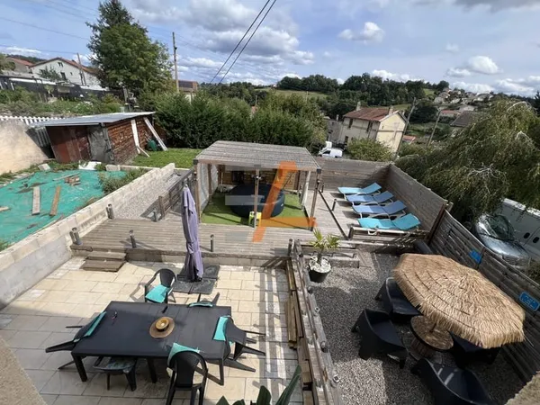 Maison de village de avec parcelle de terrain et terrasses