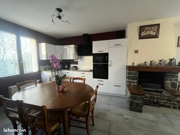 Bien rare à la vente - Maison avec grand terrain et sous-sol complet - proche mer et commodités