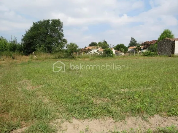 Terrain 819 m²