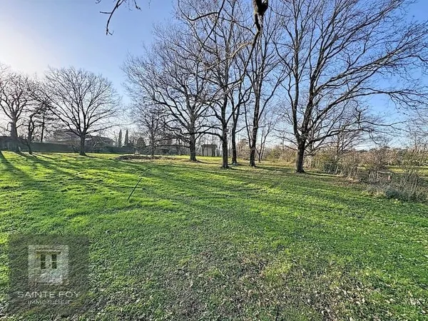 Terrain avec permis de construire - 286,8 m2 - 6 ch
