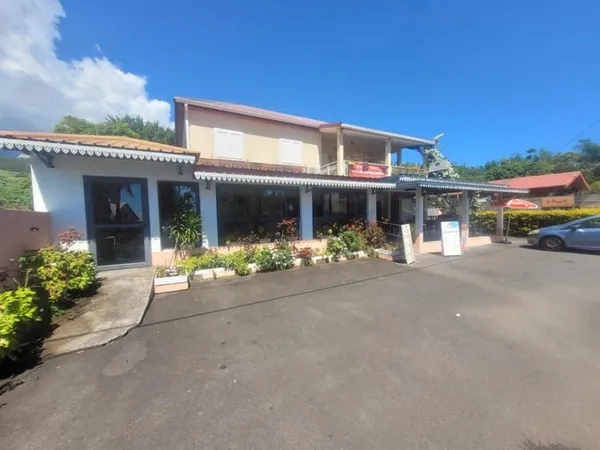 A vendre local restauration de 145 m2 avec un f4 de 110 m2 à