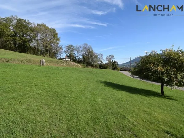 Grande parcelle de terrain à bâtir