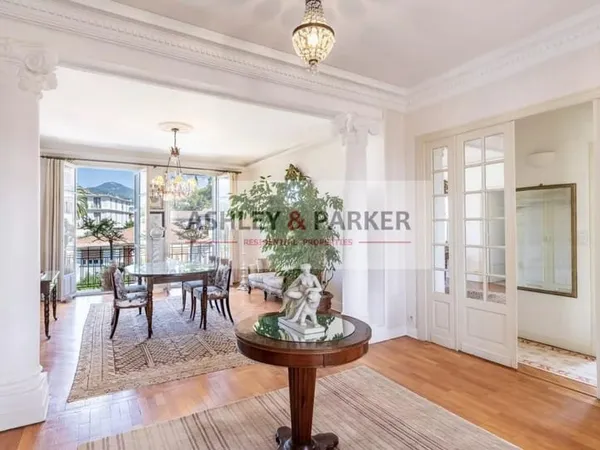 Appartement bourgeois avec vue mer