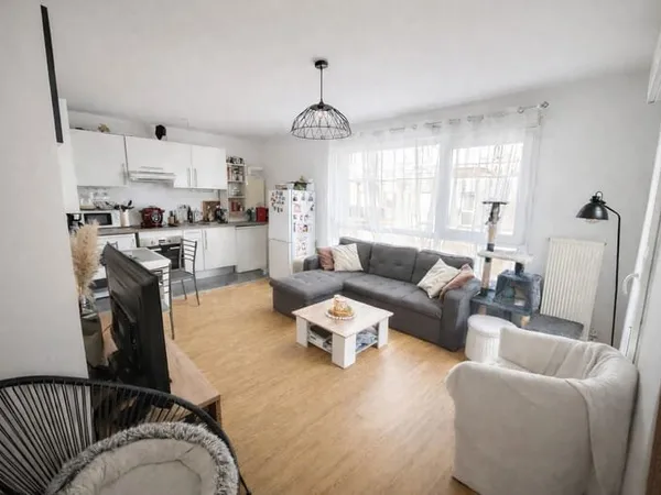 A VENDRE - Appartement type 3 avec ascenseur - 2 chambres - Balcon - Place de parking privative.