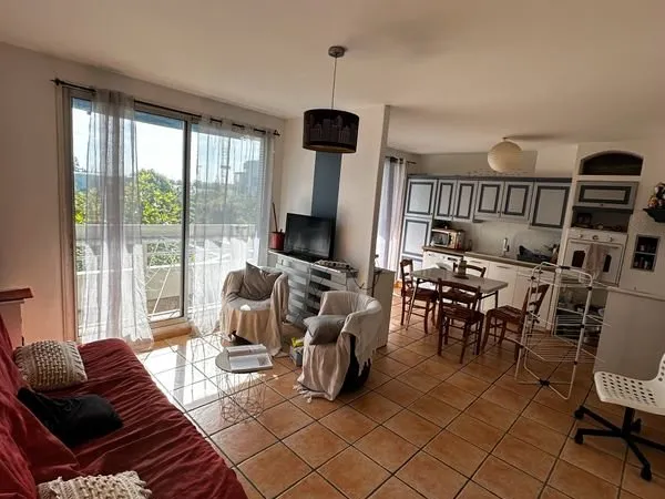 1 Chambre dispo dans colocation lyon 8