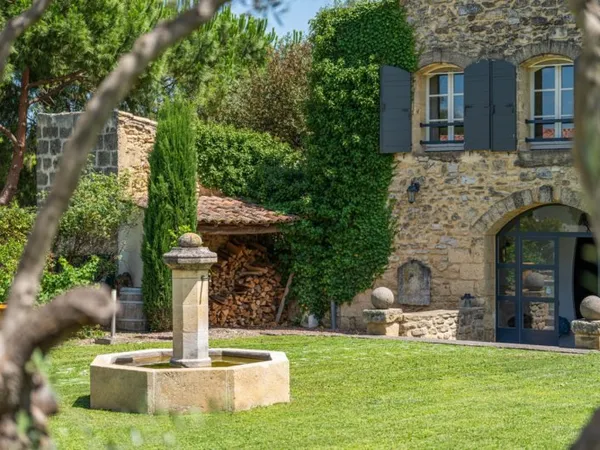 Demeure de charme à GALLARGUES LE MONTUEUX