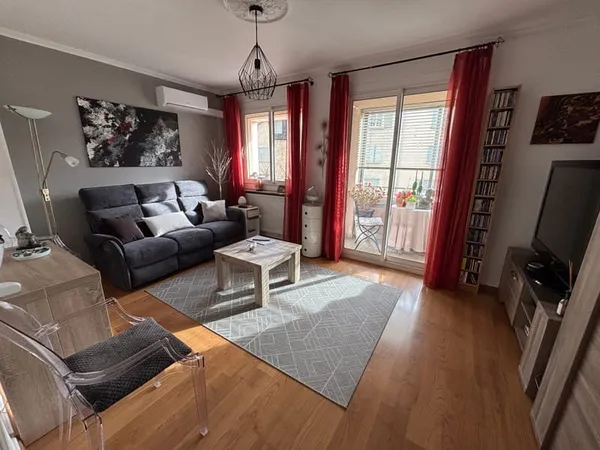 NOUVEAUTE GAP CENTRE VILLE- Venez découvrir dans votre agence, cette appartement T3 Traversant de 61