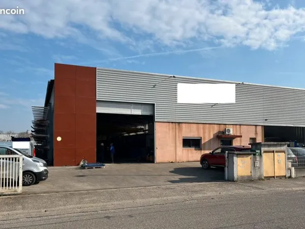 Local d'activité 1 300m2