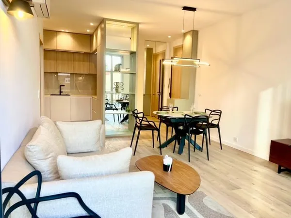 CANNES CENTRE T4 DERNIERE ETAGE 89M2 SUD REFAIT A NEUF