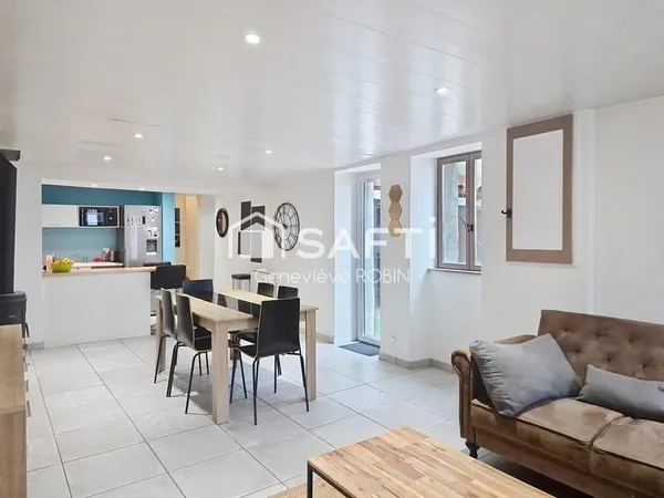 Maison de village avec agréable terrasse dans cour fermée