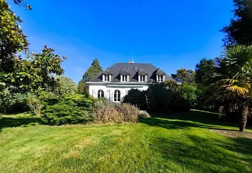 Maison 8 pièces 222 m²