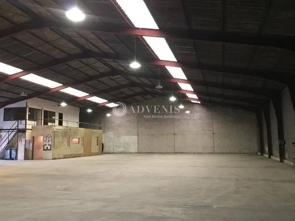 Local d'activité 550 m²