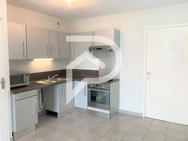 APPARTEMENT T3 + BALCON + STATIONNEMENT