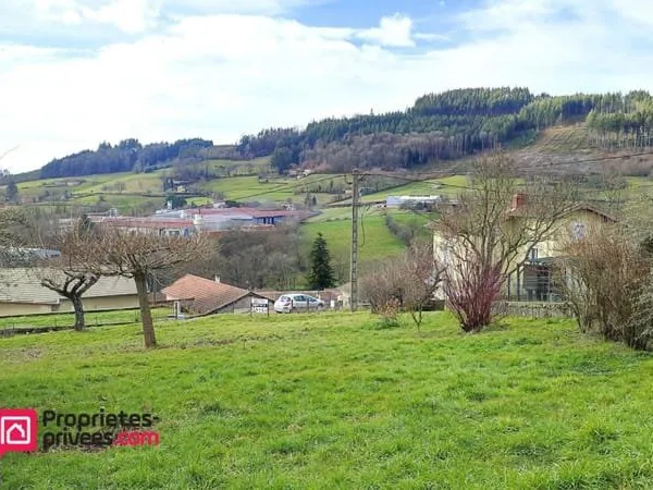 COURS (69470) Terrain à bâtir avec vue dégagée , viabilité en bordure