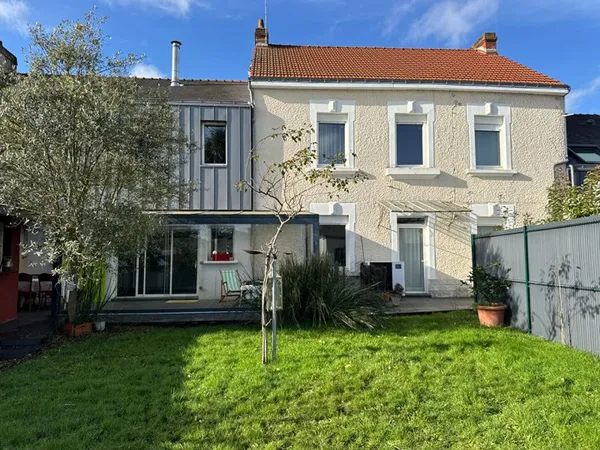 Nantes Canclaux Charmante maison familiale de 217 m2 au sol, 8 pièces dont 5 chambres avec terrasse,