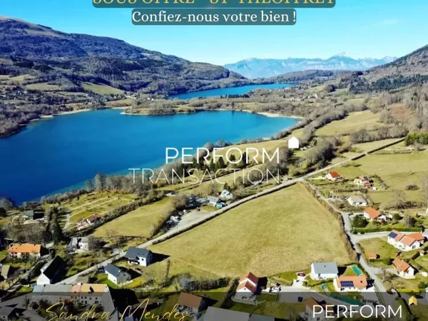 Terrain 230 m²