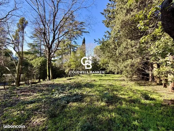 Terrain 1090 m²