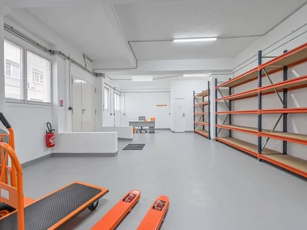 Entrepôt 70 m²