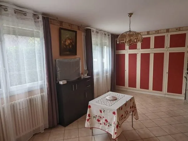 Bourroches maison 3 chambres sur beau terrain