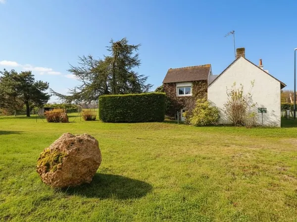 Maison ancienne de 2 pièces avec beaucoup de potentiel