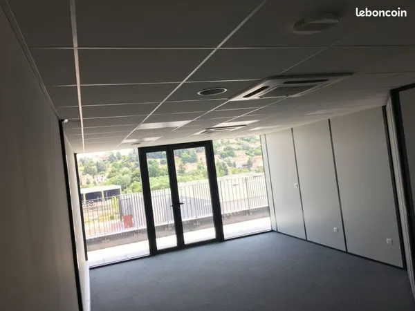 A louer magnifique bureau de 38 m² avec terrasse