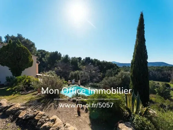 Référence : 5402-VCA. - Villa Familiale vue sur la baie des Lecques et les vignes