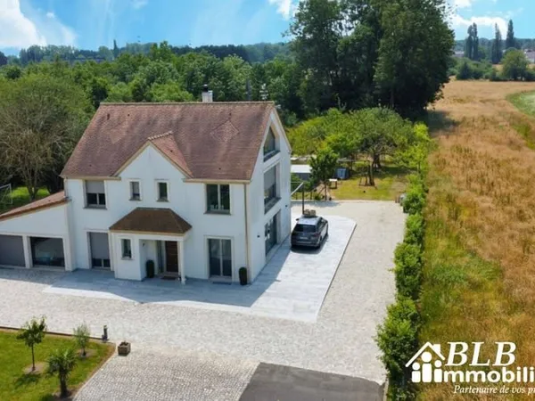 Maison 10 pièces 267 m²