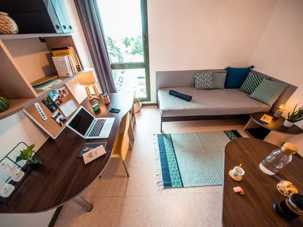 ROANNE/ CENTRE VILLE- studio meublé 18,31 m² - spécial investisseur