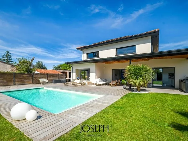 Balma Centre Maison d'exception 222 m² avec piscine et prestations haut de gamme