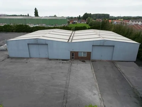 OPPORTUNITÉ RARE - BÂTIMENT INDUSTRIEL ÉQUIPÉ - 894 m² - SECTEUR ISBERGUE(62)